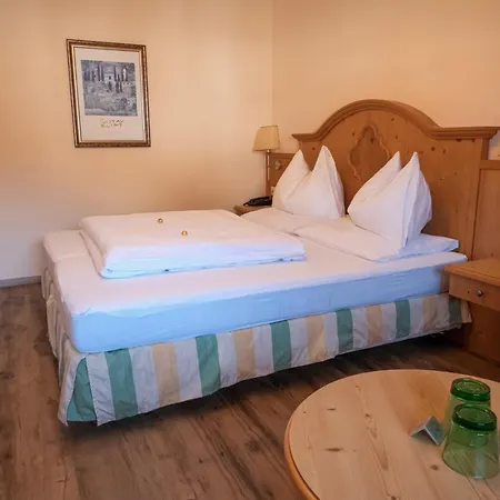 מלון Vogl's Nest 4*