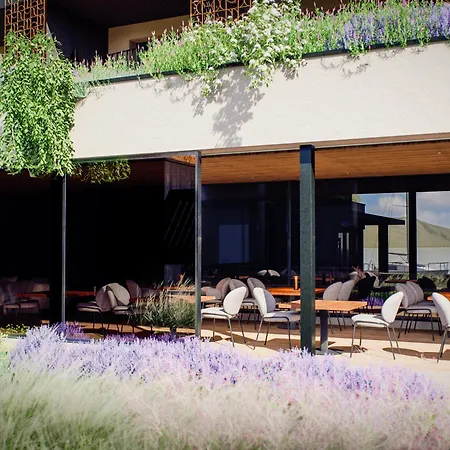 Vogl's Nest Hotel 4*