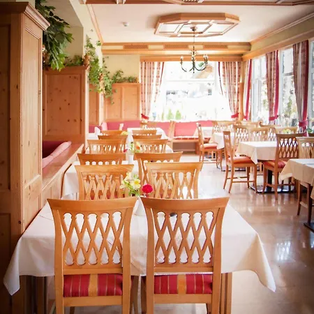 מלון Vogl's Nest 4*